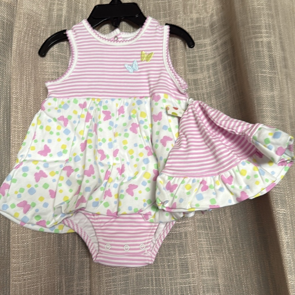 New Little Me cute Onesie with matching hat.size 6 months.